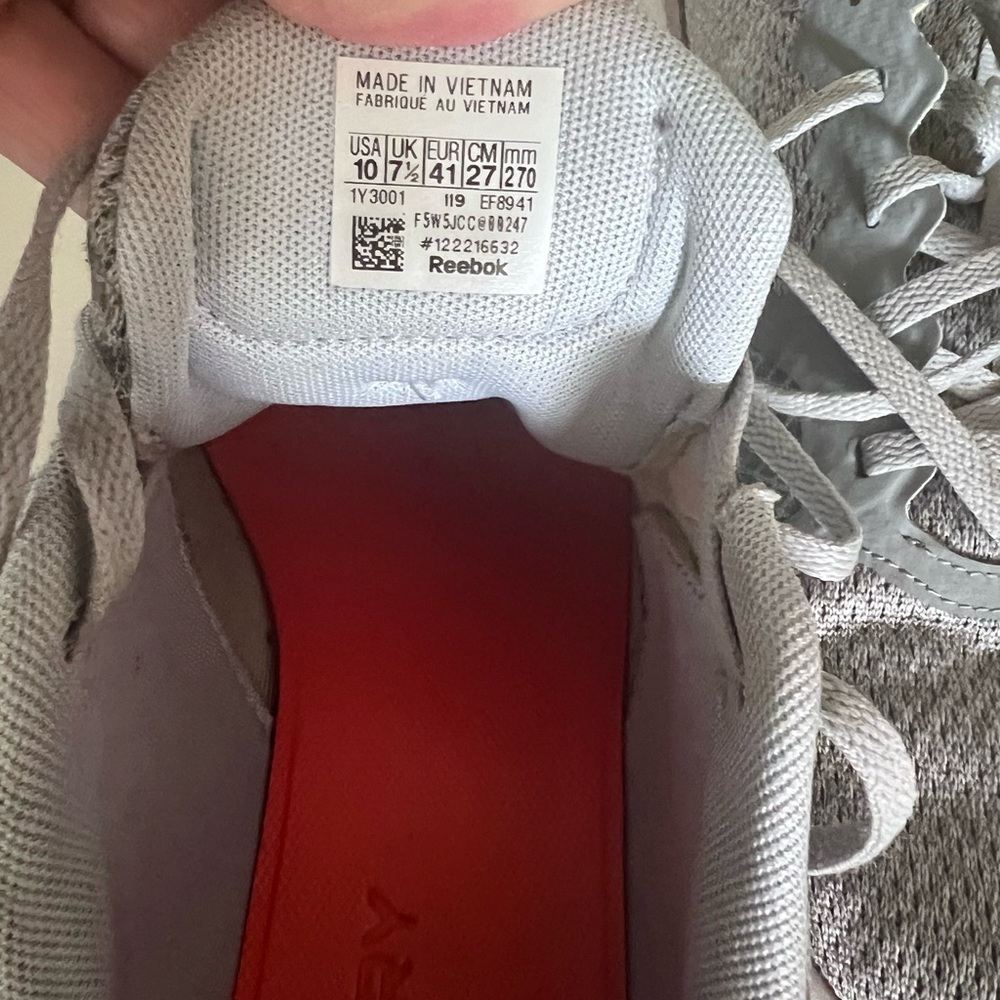 !!SOLD!! Women’s Reebok tennis shoes